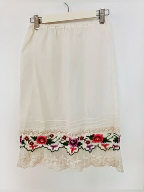 White Floral Embroidered Lace-Hem slip
